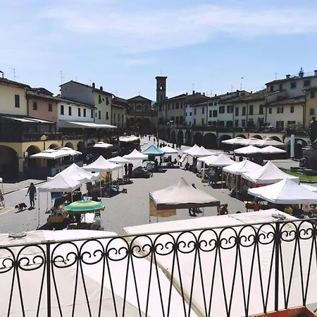 Apartment Casa Alda - Magica Vista Sulla Piazza Di Greve Greve in Chianti